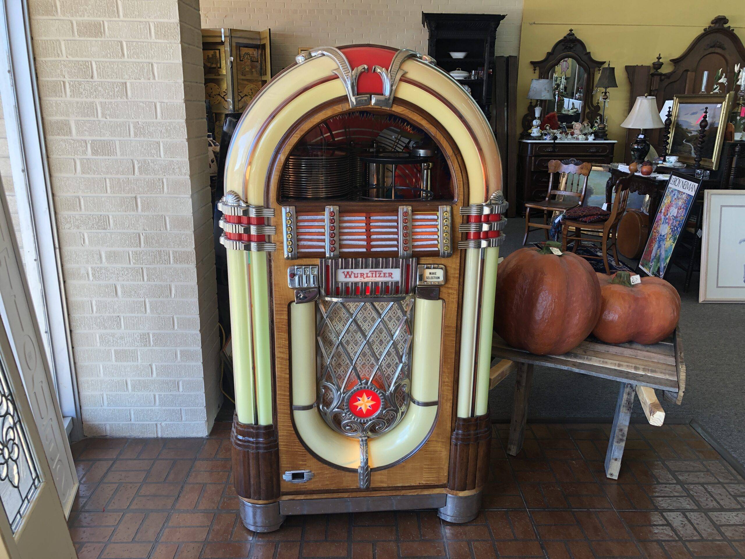 Wurlitzer Antique Juke Box